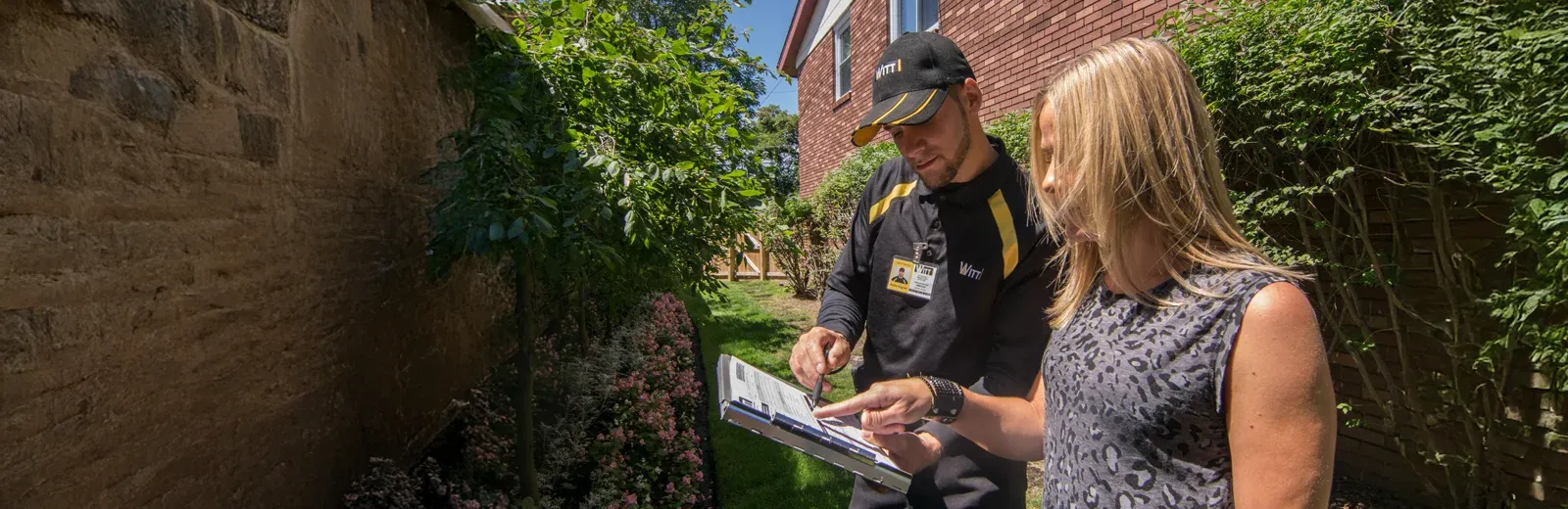 technician speaking with a customer
