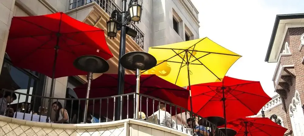 outdoor restaurant